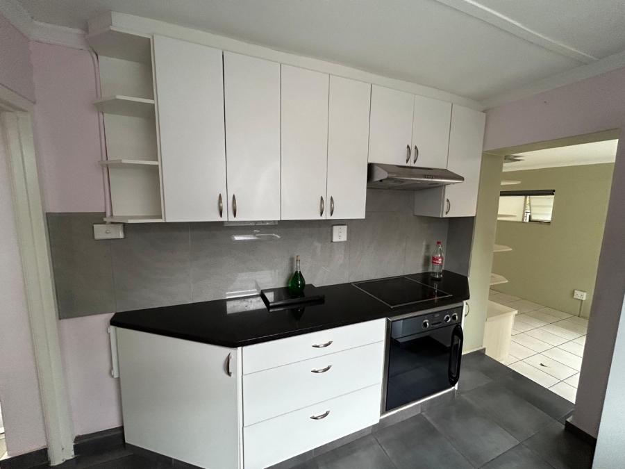 To Let 4 Bedroom Property for Rent in Mill Park Eastern Cape